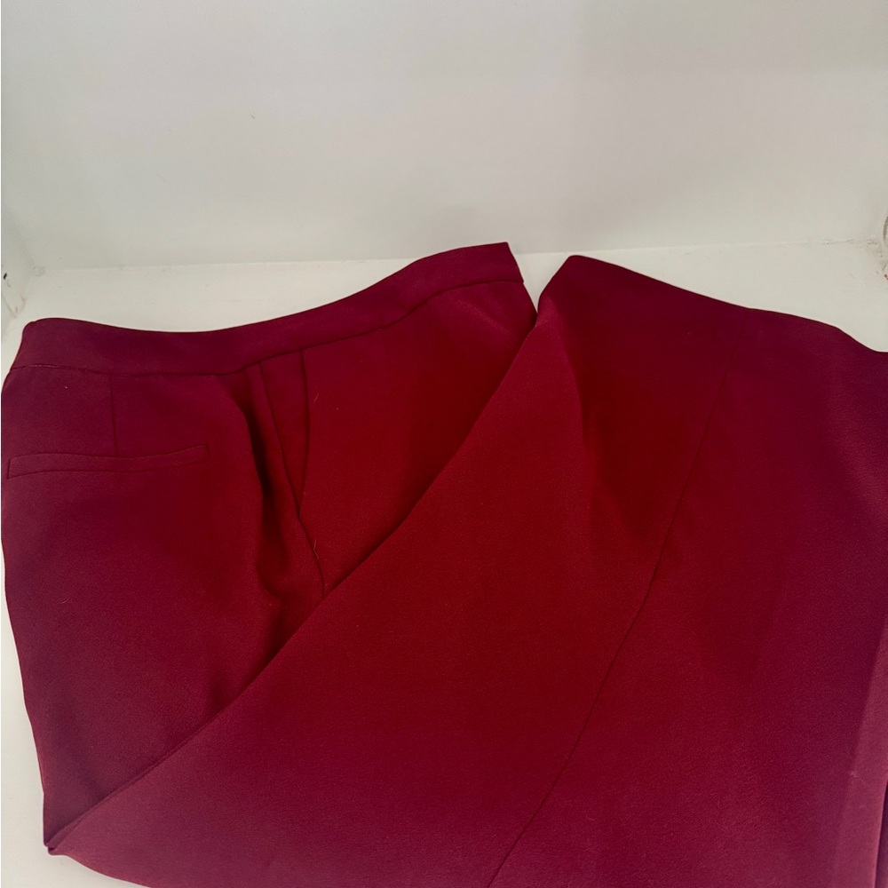 Halogen maroon cropped dress pants. Size 6